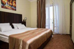 12 Months Mini Hotel