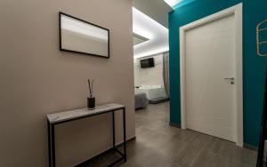 Suite con bañera de hidromasaje y cama grande