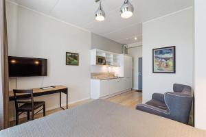 Stylish City Center Studio Apartment