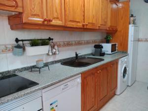 CONFORTABLE, BRIGHT, WELL LOCATED APARTMENT