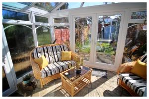 Self Contained Flat with Private Garden & Parking