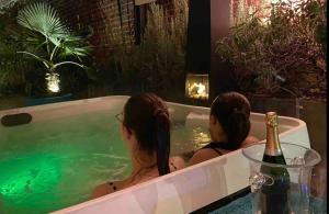 Sejours chez l'habitant Le jacuzzi de Marie ll : photos des chambres