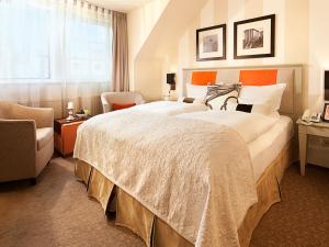 Double Room with Side Sea View room in Strandhotel Ostseeblick