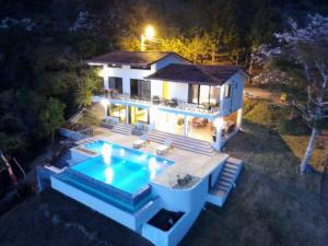 CabaƱa con Espectacular Vista y Piscina Climatizada