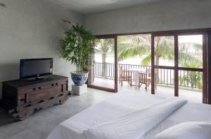 THE VILLA @ RED BRIDGE