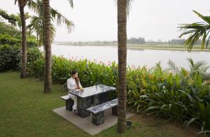 THE VILLA @ RED BRIDGE