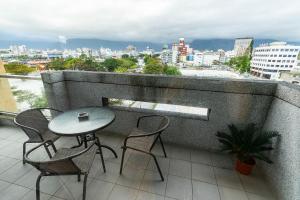 Phòng 4 người Nhìn ra cảnh Núi non (Quadruple Room with Mountain View)