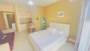 Lungomare at the beach apartment and Car rental on demand