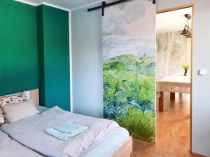 Deerwood-2-Storey Garden Apartment with Castle view Balcony