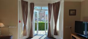 Fishtail House - Stylish Apartments minutes from the sea