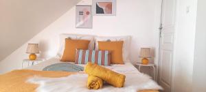 BNB Le COCON, Cœur Historique dOrléans, 5 Train Station