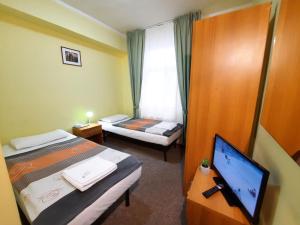 Twin Room room in Pension City Center & L`Opera