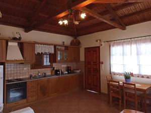 Villa Oceanis - Luxury Seaside Villa