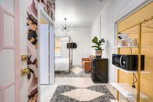 THe Oleander Hotel Room Number 4