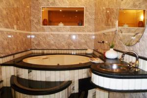 Dinys Motel (Adults Only)