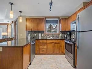 Sunny Tranquil Woods Turret in Falcon Crest Lodge