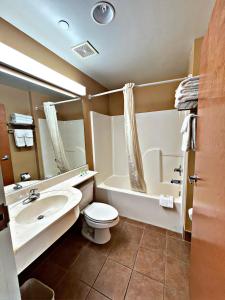 Single Room with Private Bathroom room in Microtel Inn & Suites By Wyndham Tunica Resorts