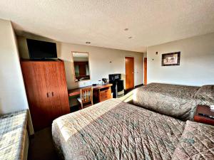 Double Room with Private Bathroom room in Microtel Inn & Suites By Wyndham Tunica Resorts