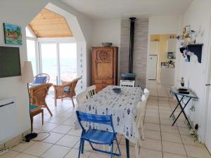 Maisons de vacances The sea at your doorstep, 180 panoramic view, Plouescat : photos des chambres