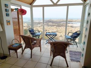 Maisons de vacances The sea at your doorstep, 180 panoramic view, Plouescat : photos des chambres