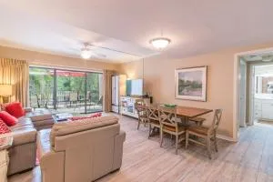 Village House 102 - Grasslawn Beach