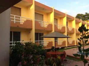 Hotel La Media Luna Inn - Huitztipán