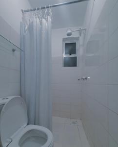 Delightful Studio,Racecourse Gardens Apt with pool