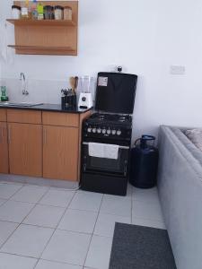 Delightful Studio,Racecourse Gardens Apt with pool