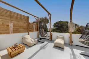ENDLESS BLUE from Syros - Vari Resort