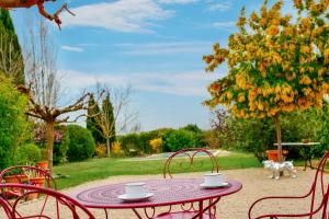 Sejours chez l'habitant Clos des herissons, chambre mimosa, piscine, jardin : photos des chambres