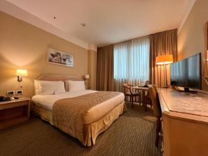 Holiday Inn Naples by IHG