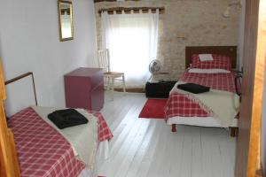 Maisons de vacances 3 Bed Gite with private pool & garden in Nantille : photos des chambres