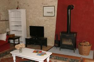 Maisons de vacances 3 Bed Gite with private pool & garden in Nantille : photos des chambres