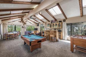 Cowboys, Indians and Outlaws