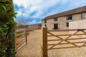 Somerset Country Escape - Luxury barns with hot tubs - Thorn Falcon