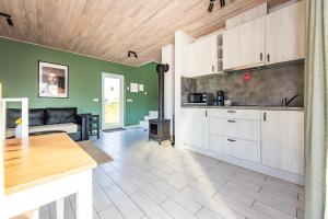 Jūra ošia, By Cohost