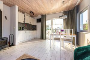 Jūra ošia, By Cohost