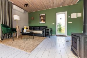 Jūra ošia, By Cohost