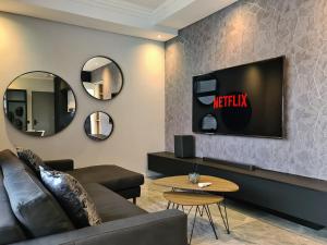 Luxurious Menlyn Maine 1 Bedroom on 12th Floor with Stunning Views & No Load Shedding