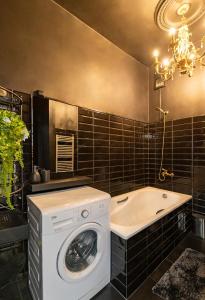 Retro Studio Old Town Apartment by Domvia