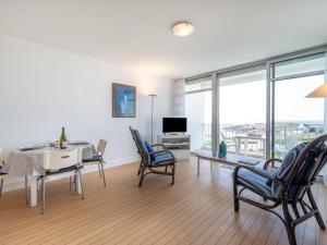 Appartements Apartment Les Trois Iles-10 by Interhome : photos des chambres