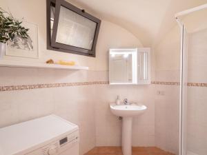 Apartment Giallo by Interhome