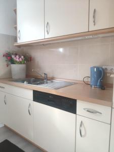 2 Schlafzimmer Apartment, Küche u Terrasse in Freiburg