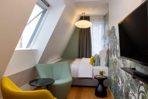 Attic Double Room room in Hôtel Du Dragon - Room service disponible