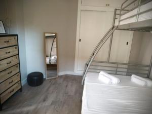 Precioso apto, con piscina en puerto de Cambrils, wifi y parking incluido