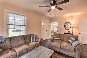 New Bern Retreat with Fire Pit about 1 Mi to Dtwn!