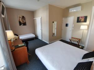 Hotels Logis Hotel Le Cerf : photos des chambres