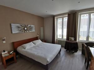 Hotels Logis Hotel Le Cerf : photos des chambres