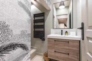 Charming 2 Bdr Old Town