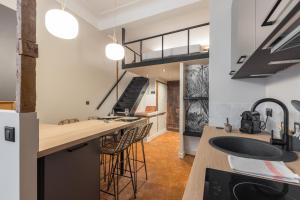 Charming 2 Bdr Old Town